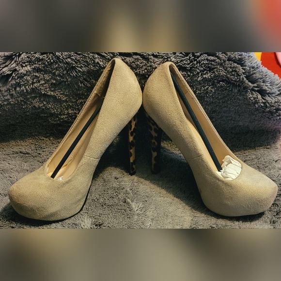 NIB Ollio Carmel Cheetah Platform Heels - Picture 1 of 4